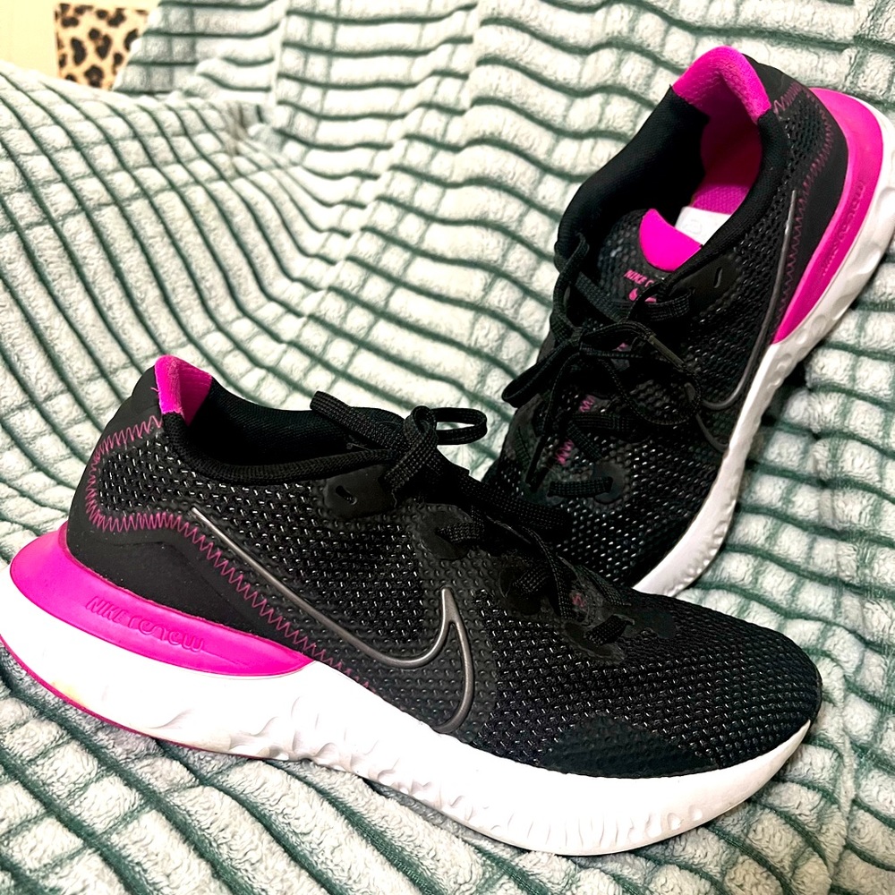 Nike Renew Black and Pink Women’s Shoes size 8